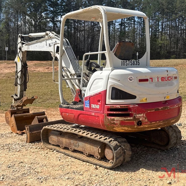 2017 TAKEUCHI TB240