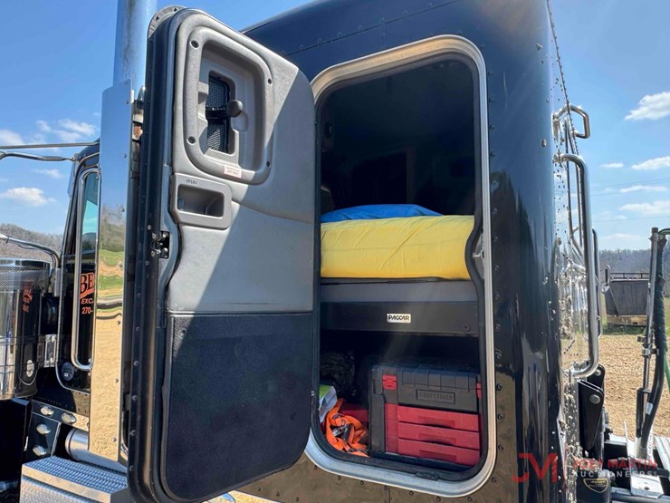 2015-peterbilt-389-image-21