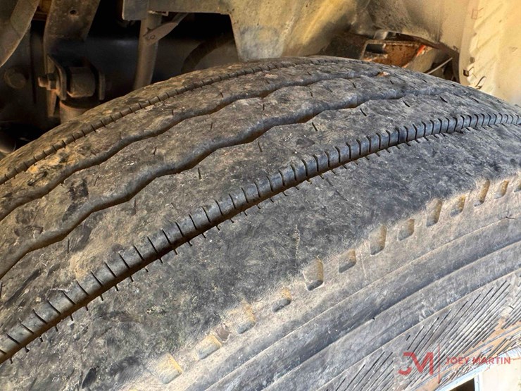 2003-ford-f750-xl-image-10