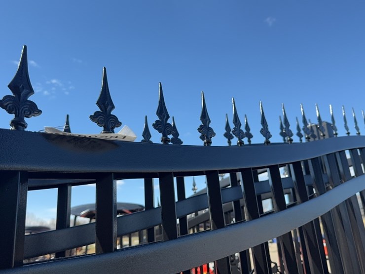 #1086-•-14'-bi-parting-wrought-iron-gate-w/-horse-scene-image-2