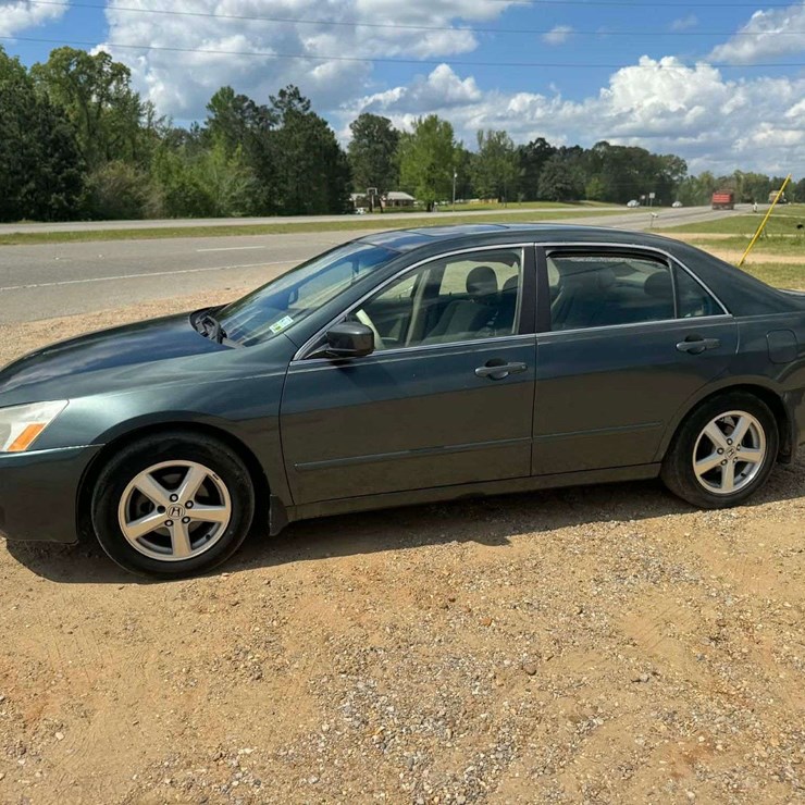 2005 Honda Accord 4 Door Sedan (347,973 Miles)
