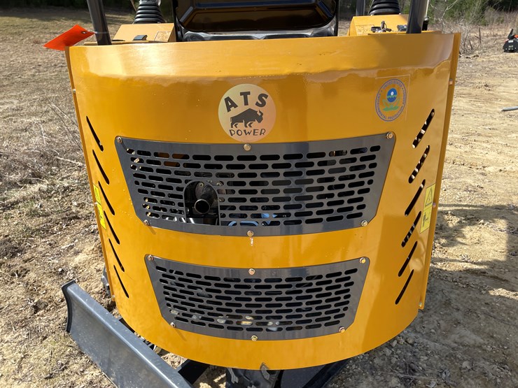 #901-•-new-land-hero-me18-mini-excavator-image-16