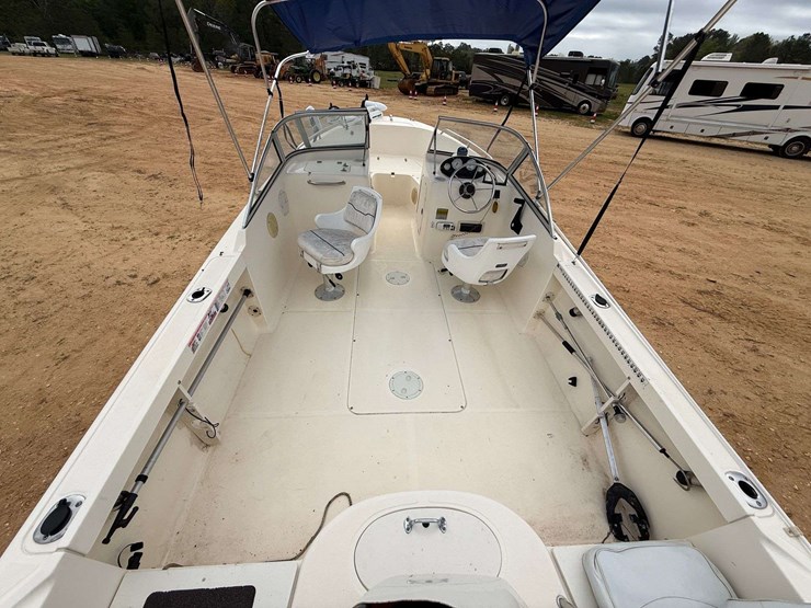 2003-sea-hunt-escape-200d-bay-boat-image-23