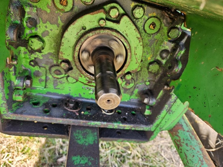 john-deere-4010-image-16