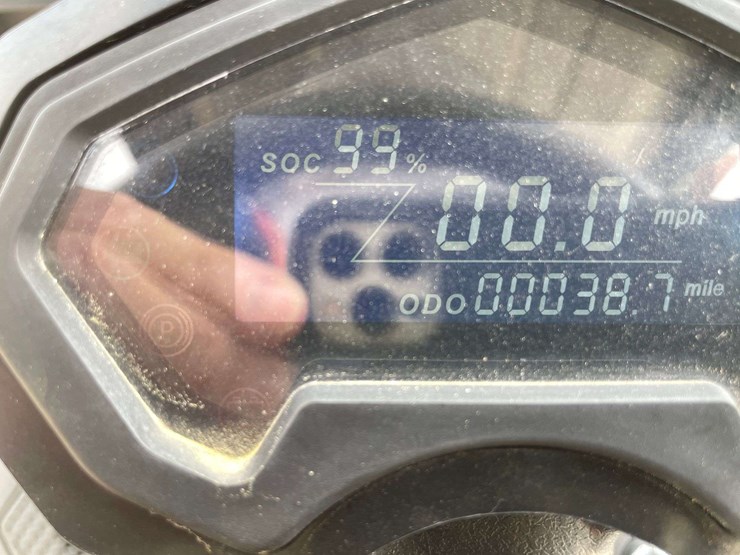 2023-bintelli-electric-6-seater-golf-cart-w/-on-board-charger-(38-miles-showing)-image-22