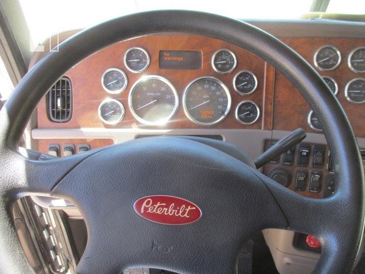 2008-peterbilt-367-image-12