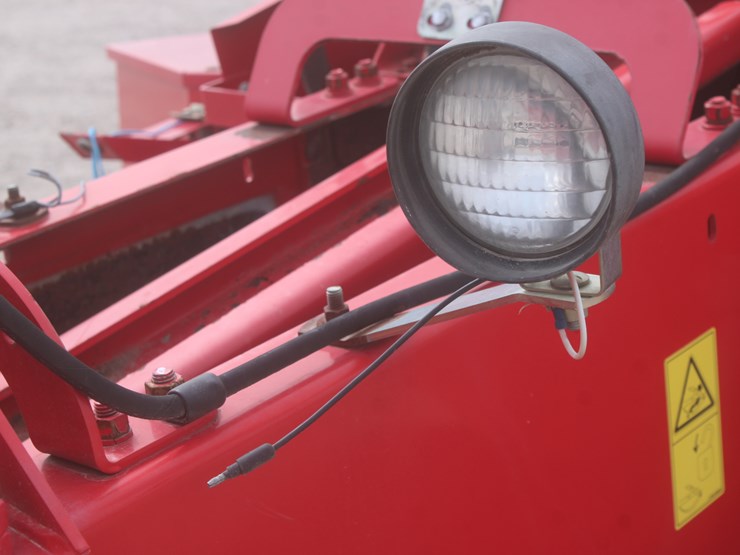 2015-massey-ferguson-1840-image-29