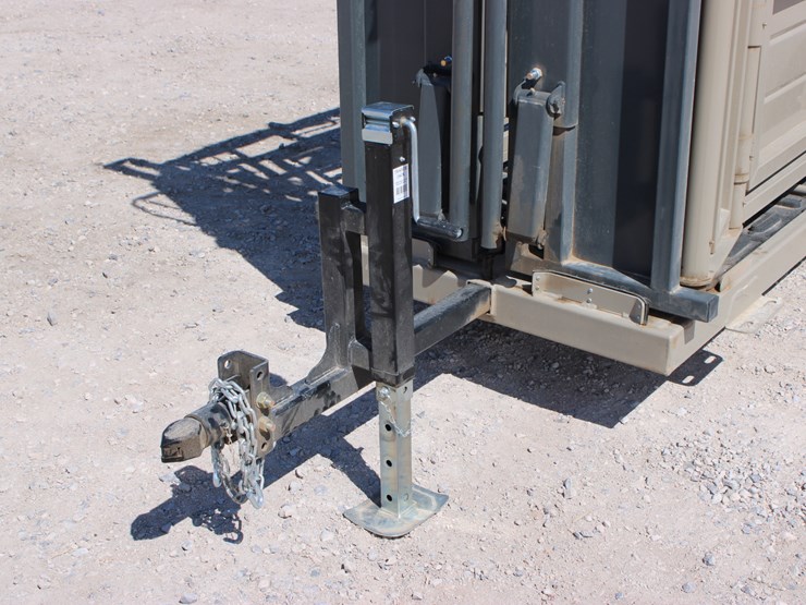 #1085-•-new-circle-t-portable-hydraulic-squeeze-chute-image-9