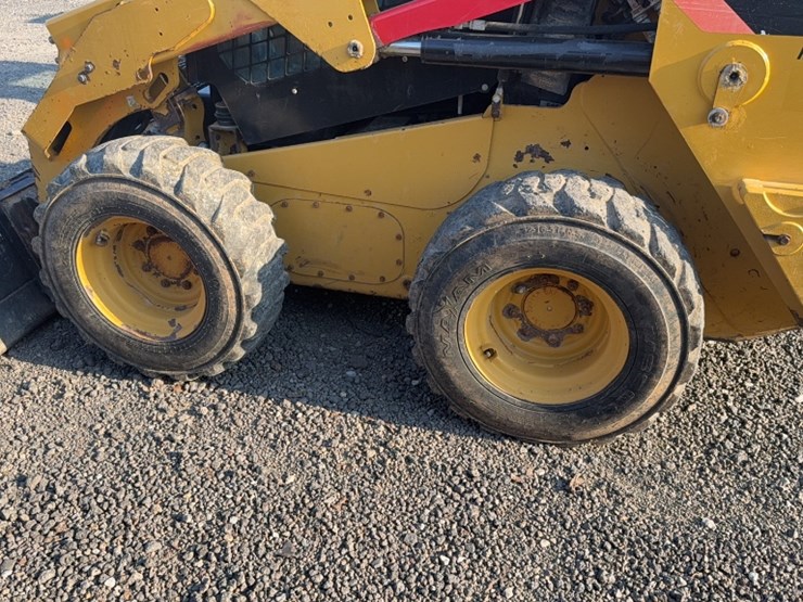 caterpillar-246d-image-11