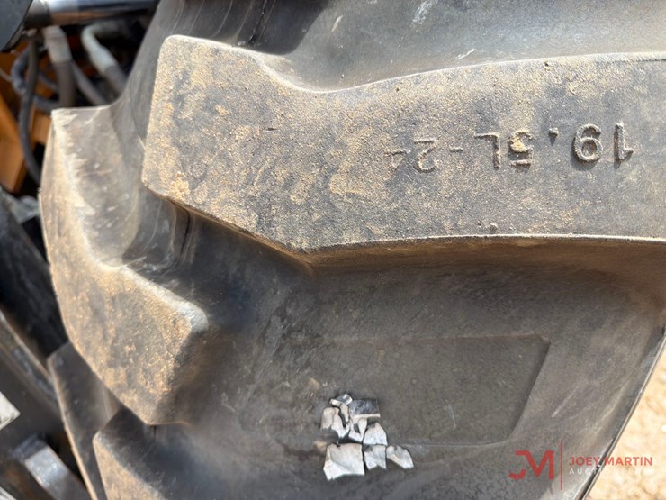 2019-case-586h-image-10