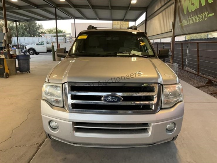 2011-ford-expedition-image-3