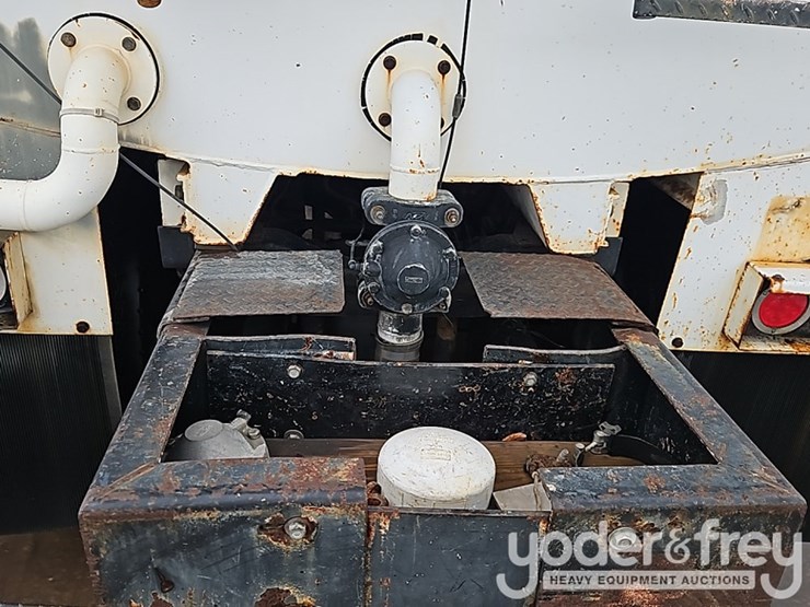 2005-international-8600-image-19