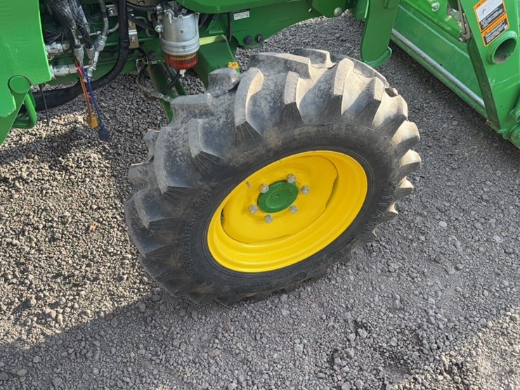 john-deere-4052r-image-8