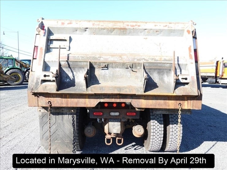 2000-freightliner-fld120-image-35