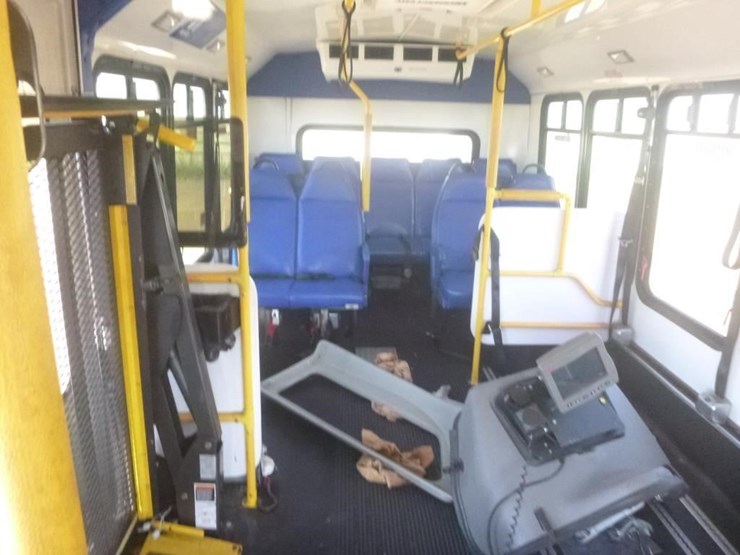 2014-ford-e450-image-8