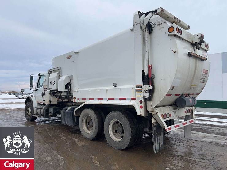 2016-freightliner-m2-106-image-3