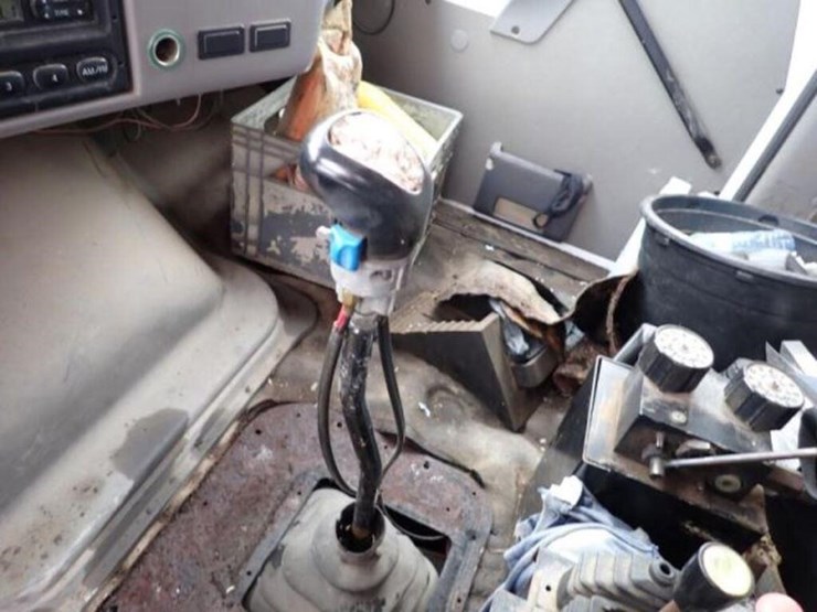 1999-sterling-l9513-image-18