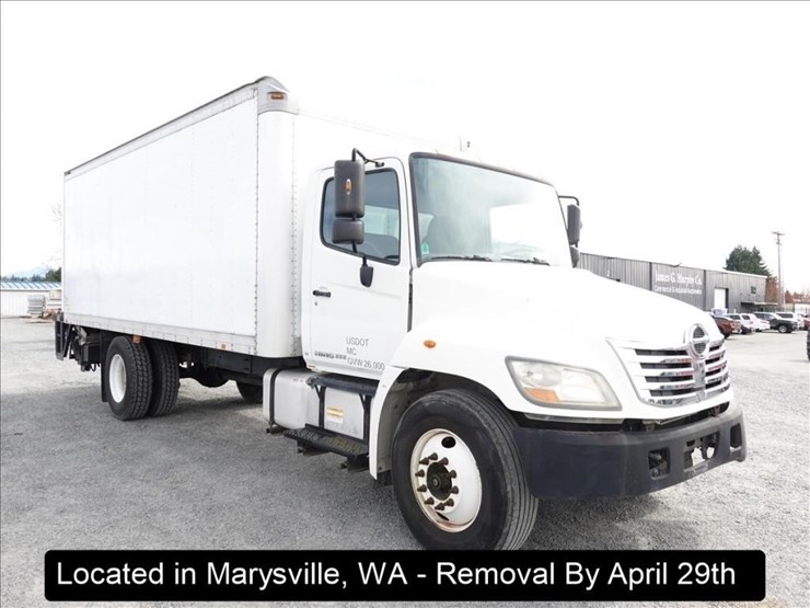 2010-hino-268-image-17