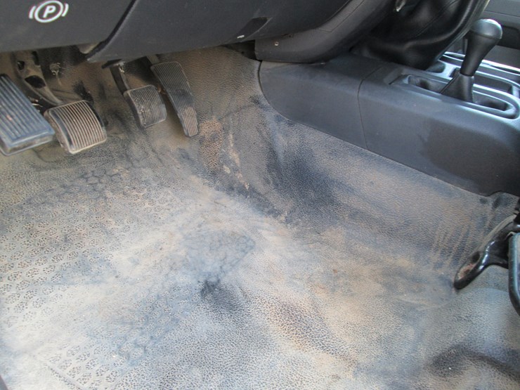 2011-dodge-3500-image-28