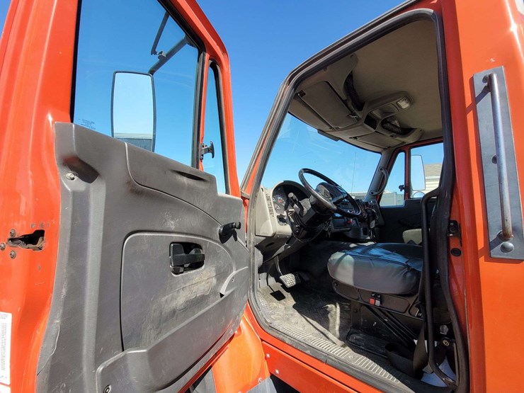 2009-international-tractor-truck-image-18