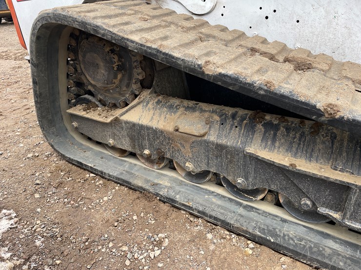 2018-bobcat-t740-image-18