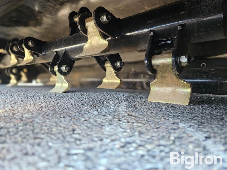 2025-massey-ferguson-730-image-19