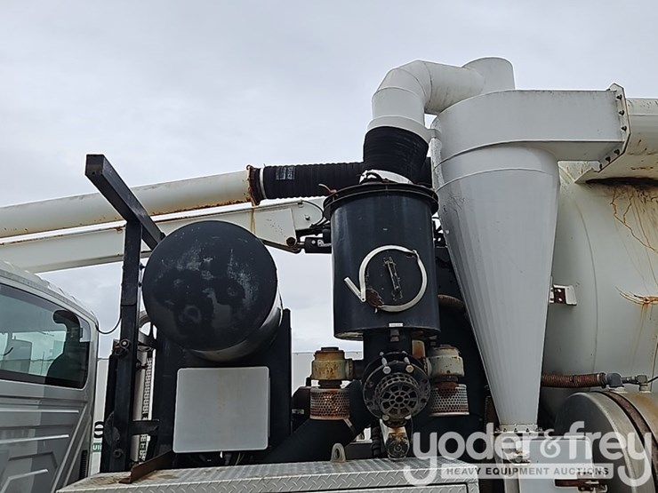 2004-international-7400-image-14