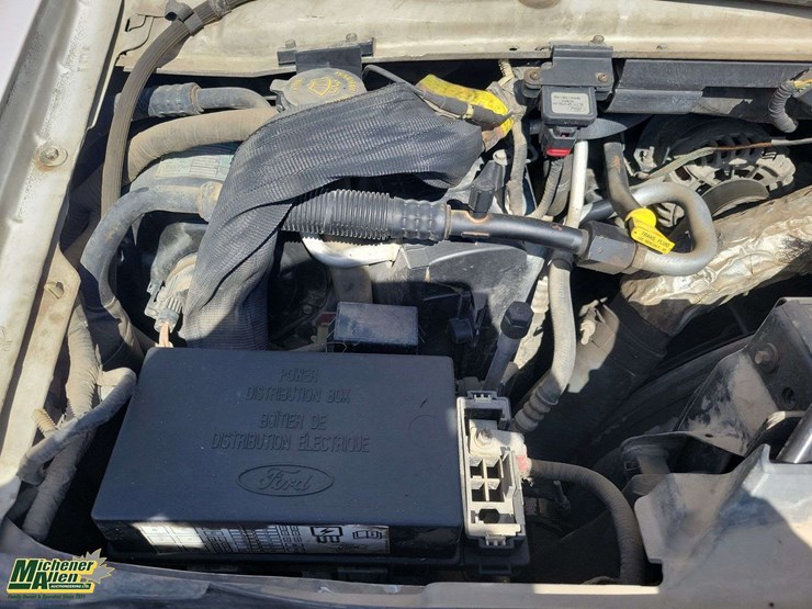 2004-ford-cargo-image-26