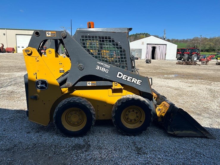 2019-deere-318g-image-5