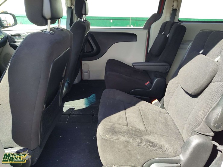 2013-dodge-grand-caravan-se-image-11