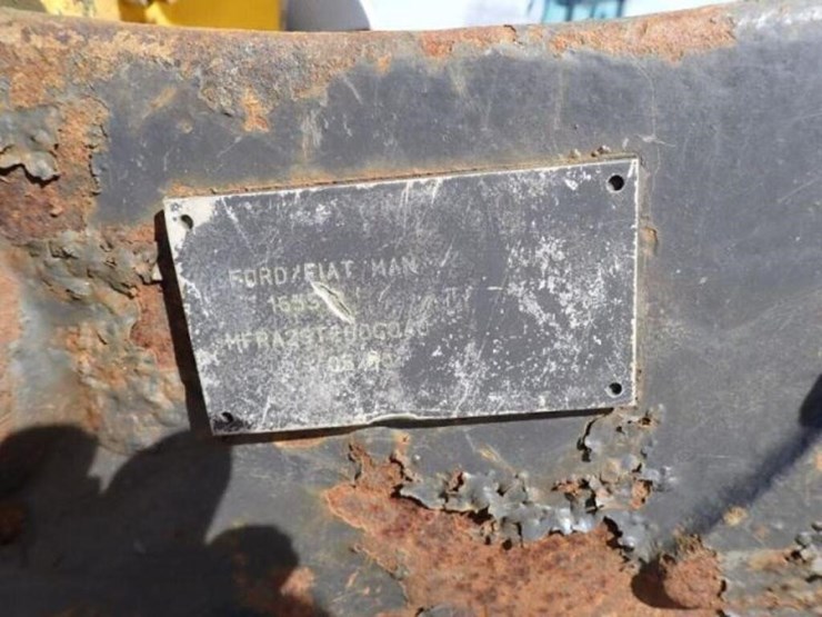 2012-new-holland-b95b-image-50