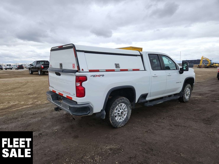 2021-chevrolet-silverado-2500hd-image-3