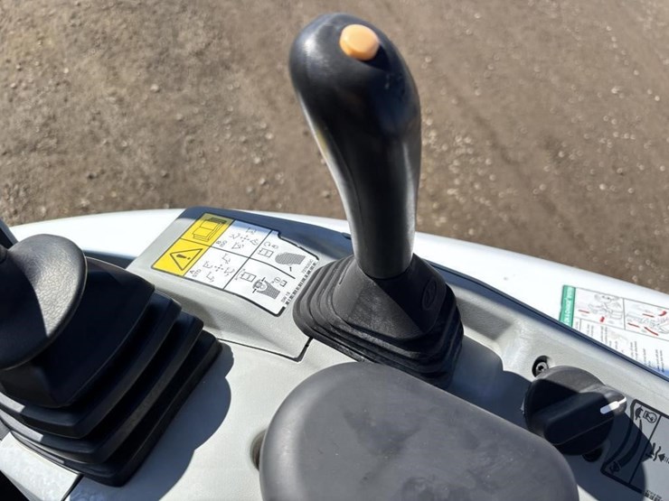 2020-bobcat-e26-image-33