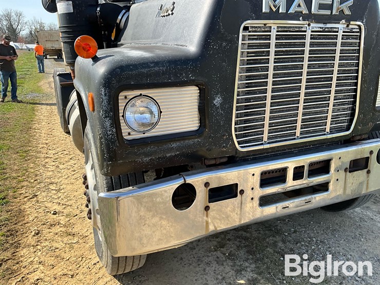 1987-mack-r688st-image-11