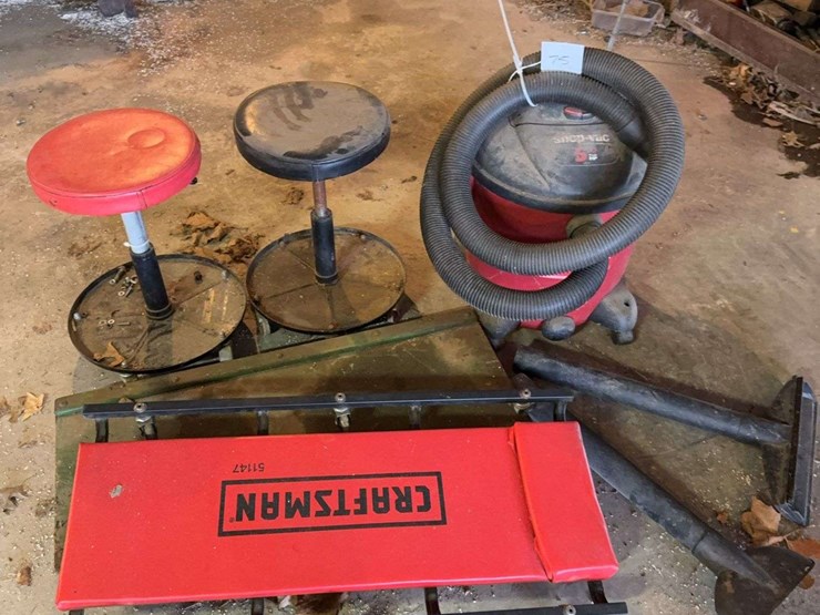 craftsman-creeper,-shop-vac,-and-stools-lot-image-1