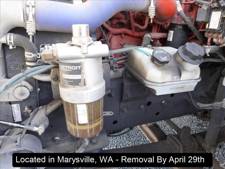 2020-freightliner-m2-106-image-7