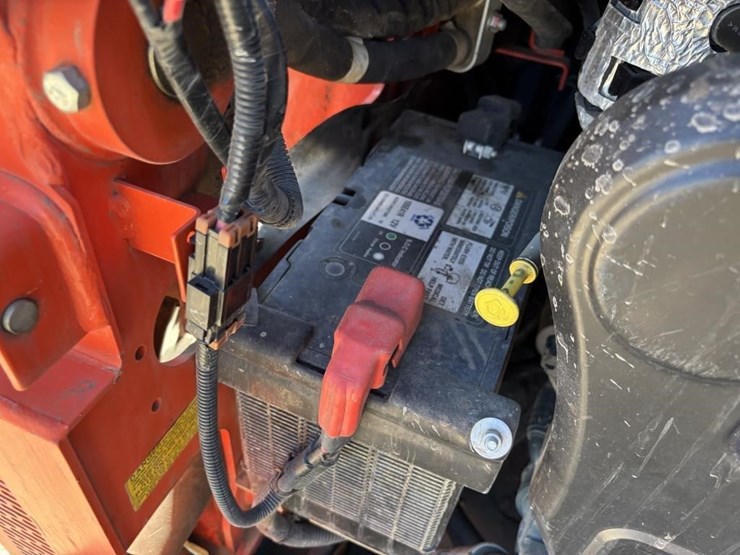 2018-kubota-ssv65-image-32