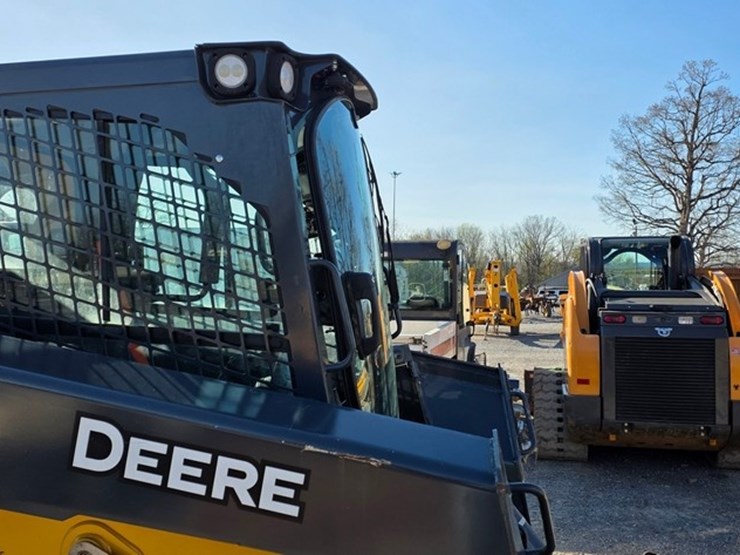 2023-deere-331g-image-10