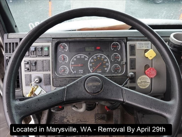 2003-freightliner-fl80-image-32