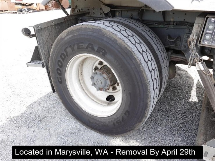 2020-freightliner-m2-106-image-38