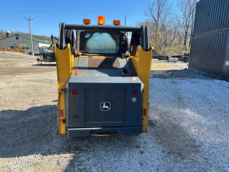 2019-deere-318g-image-3