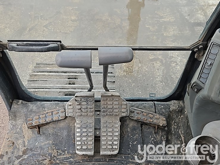 2016-deere-210g-image-42