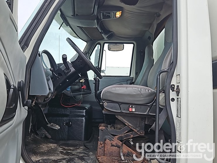 2005-international-8600-image-28