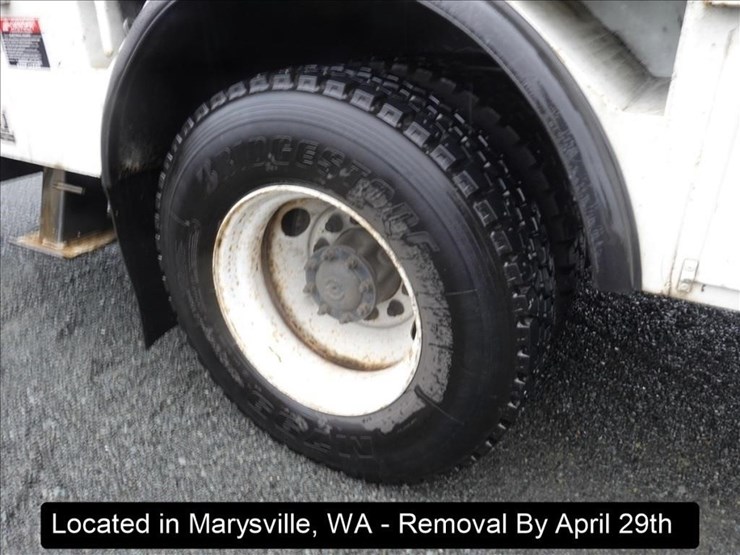 2003-freightliner-fl80-image-43