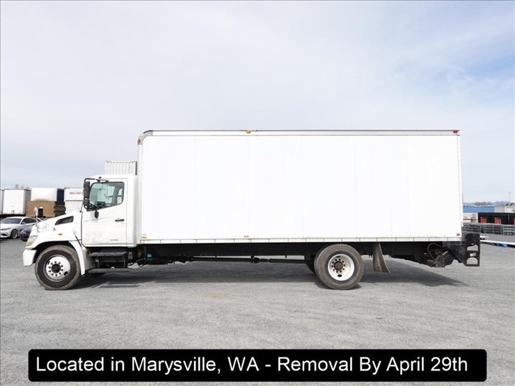 2009-hino-268-image-4