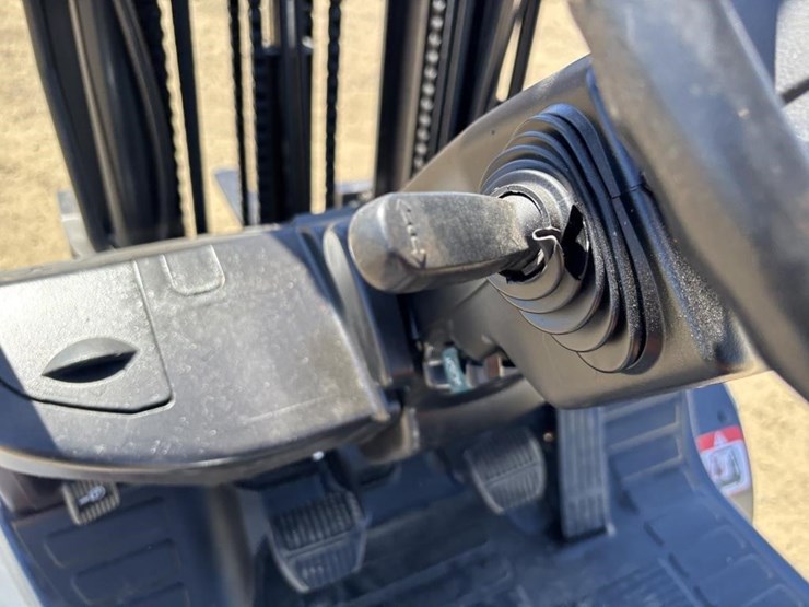 2017-toyota-8fgu30-image-19