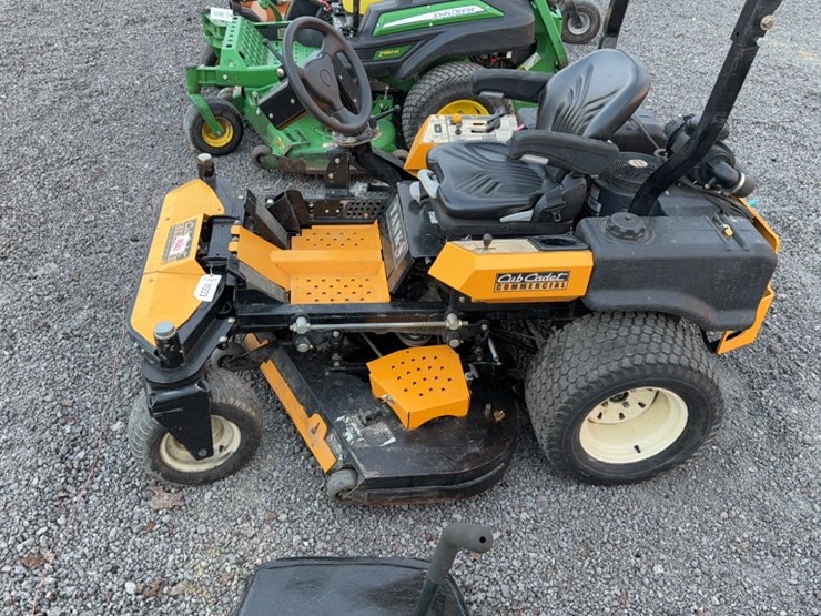 #4043-•-2009-cub-cadet-tank-zero-turn-mower-image-12