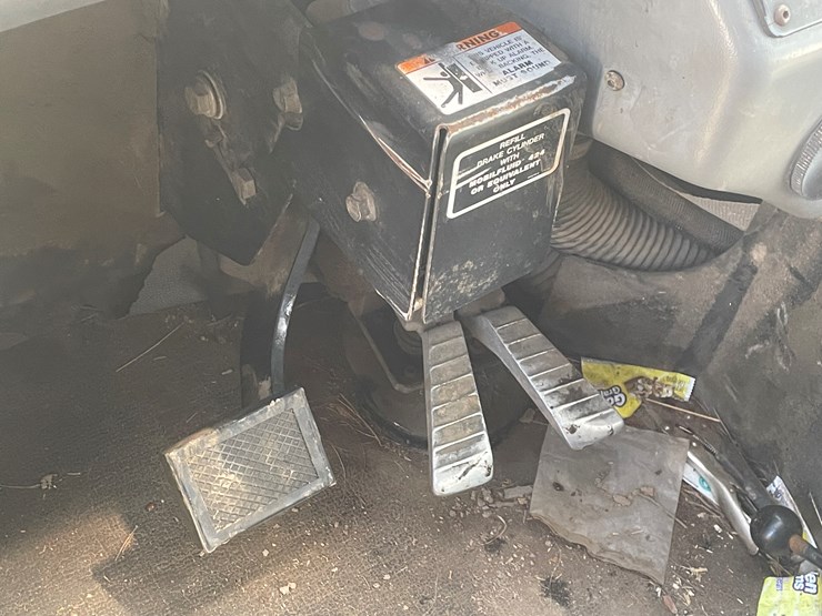 2008-caterpillar-553-image-36