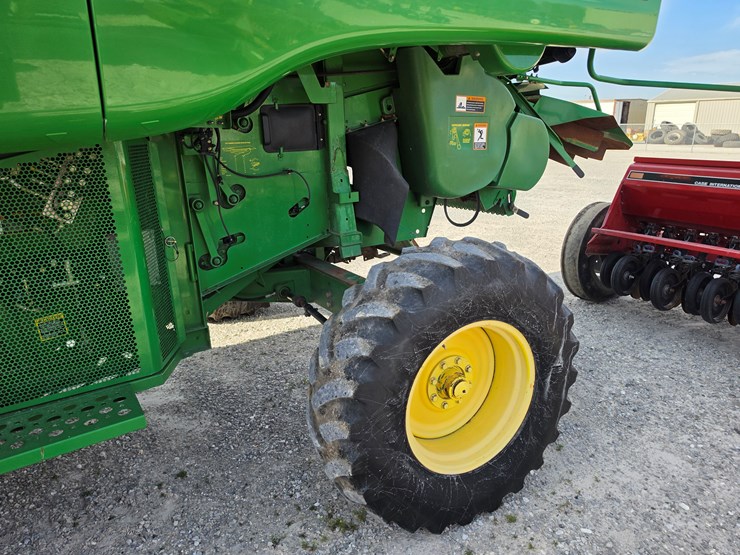 2006-john-deere-9560-sts-image-16