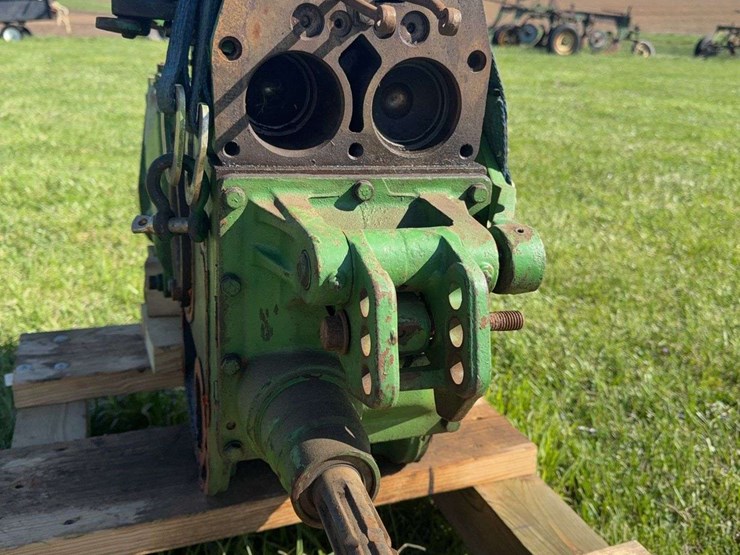 john-deere-tractor-transmission-assembly-image-11